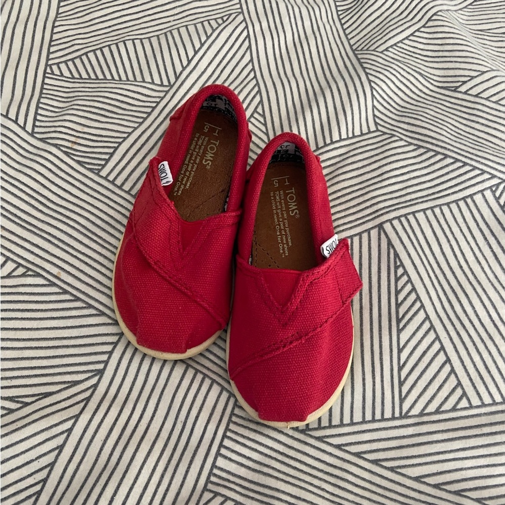 Infant/Toddler TOMS Size T5 red